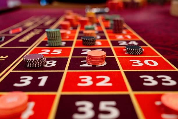 ips toto mobile app showing live football betting and casino tables